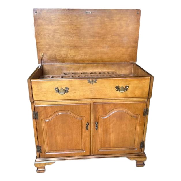 Vintage Chippendale Style Wooden Flip-Top Bar Cabinet or Liquor Server . For Sale