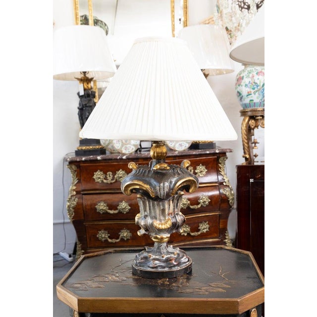 Italian Baroque-Style Giltwood Table Lamp For Sale - Image 4 of 5