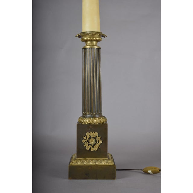 Antique Neoclassical Louis XVI Style Bronze Column Table Lamp with Gilt Accents, Europe, 19th Century For Sale - Image 9 of 10