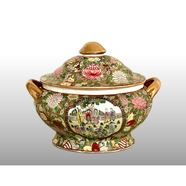 Chinoiserie Chinese Rose Medallion (Famille Rose) Porcelain Soup Tureen With Gilt Finish For Sale - Image 3 of 11