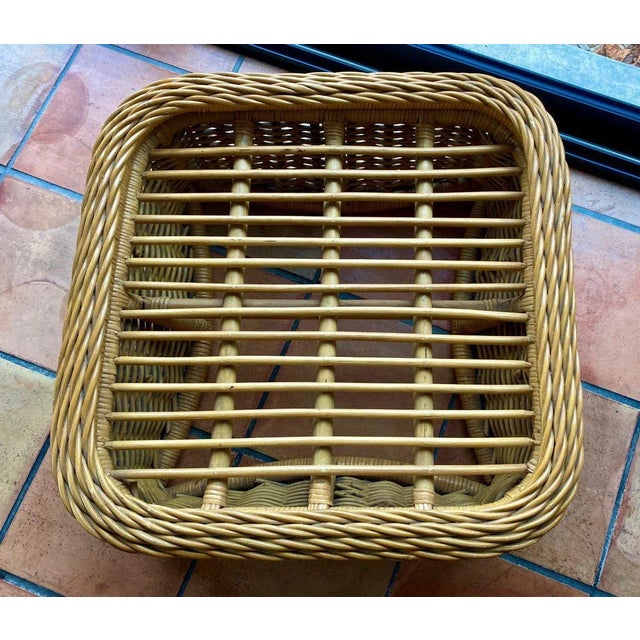 Square Pouf or Footrest in Rattan For Sale - Image 5 of 13
