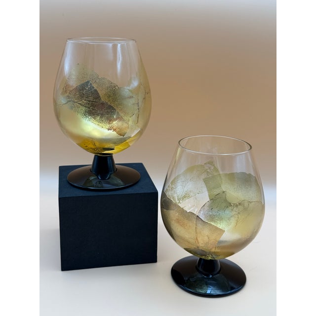 1983 Randy Strong Signed Gold Leaf Art Glass Brandy Snifters – Pair For Sale - Image 4 of 9