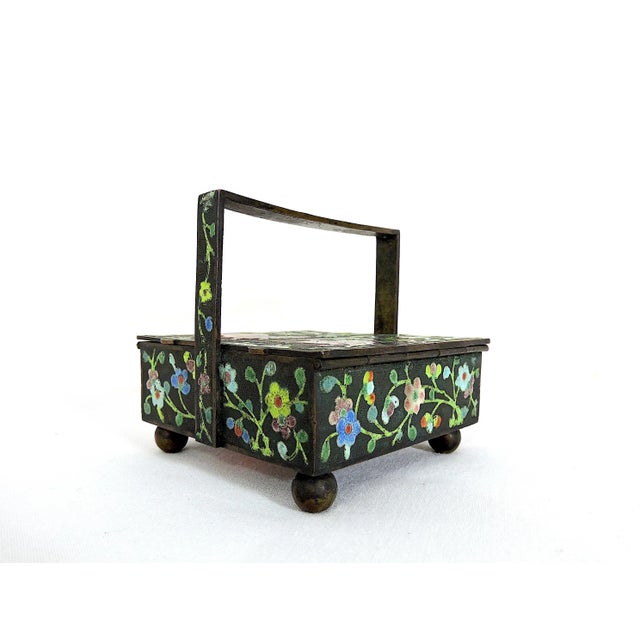 Antique Chinese Green and Blue Cloisonné Enamel 'Opening' Brass Ashtray With Flowers & Horses For Sale - Image 4 of 9