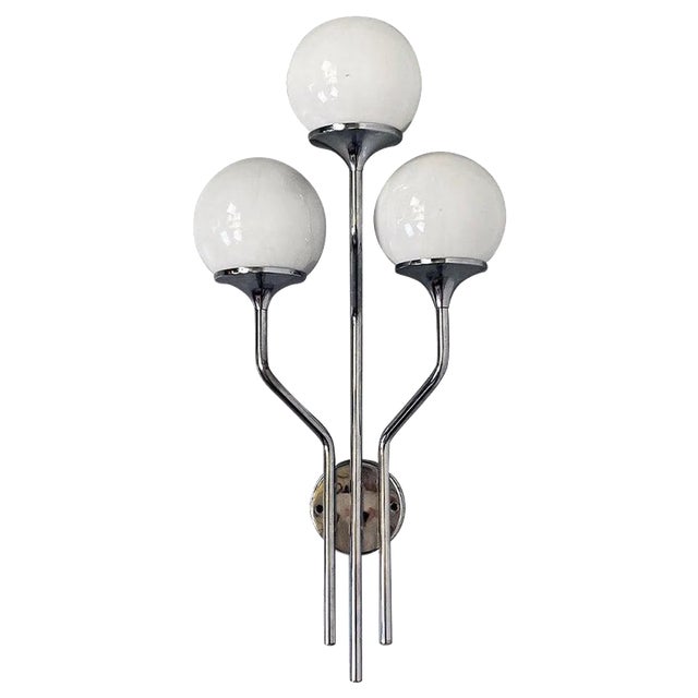 Mid-Century Modern Italian Chromed Steel and Glossy Glass Wall Lamp, 1970s For Sale