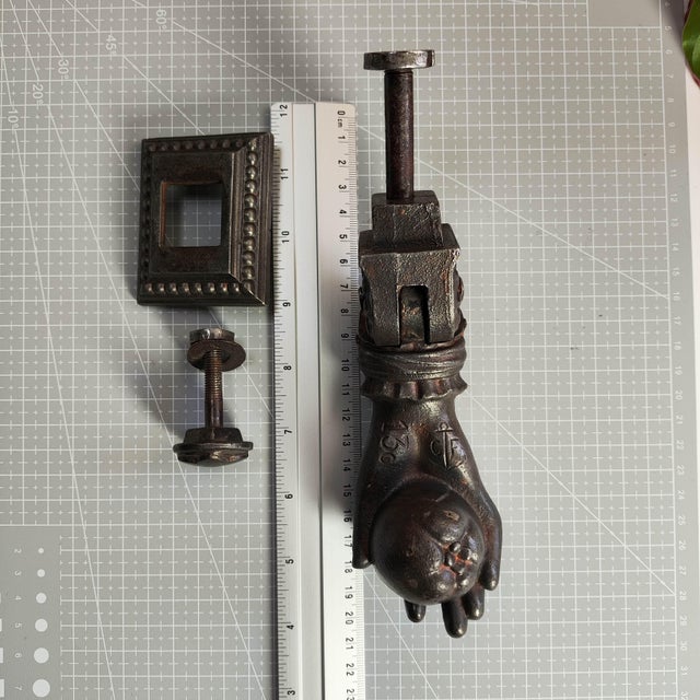 Rare 19th Century French Cast Iron Door Knocker "Hand of Hospitality" by Cheminée Forges (Haute-Marne), With Original Plate For Sale - Image 6 of 7