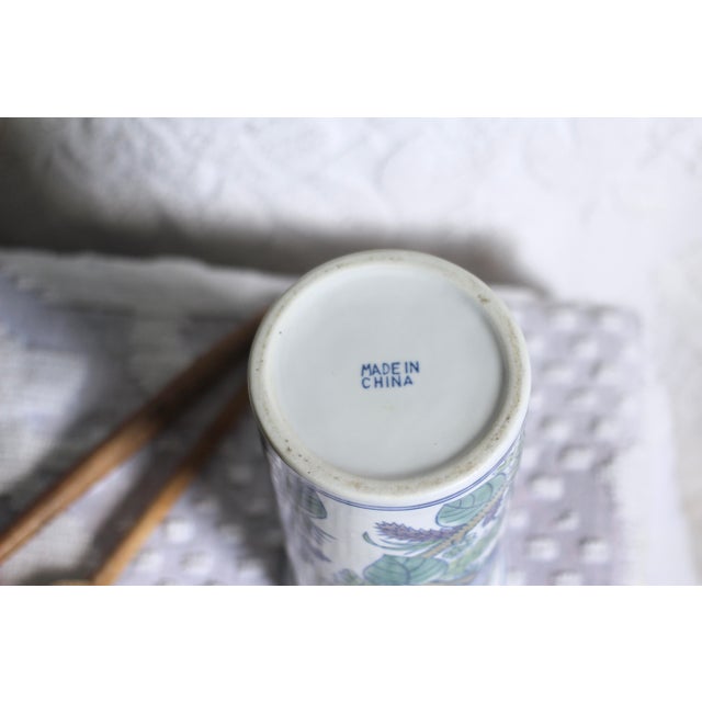 Chinese 1980s Chinese Ceramic Tall Jar With a Handpainted Cockatoo and Orchid For Sale - Image 3 of 8