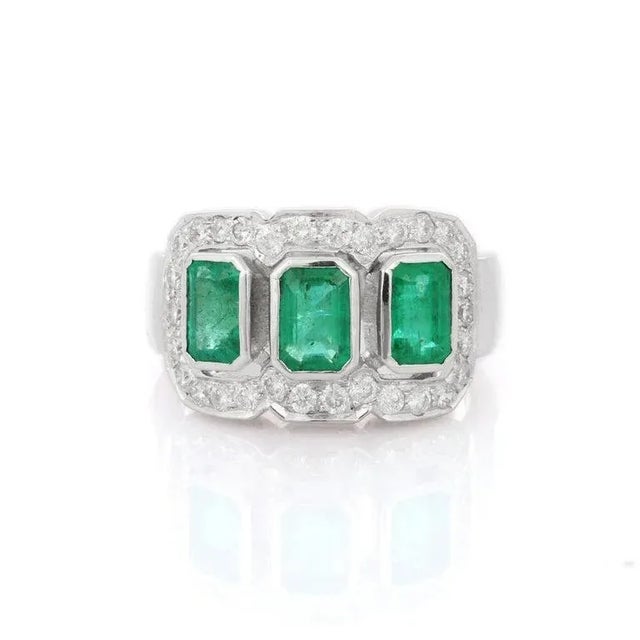 Metal 3.1 Ct Emerald With Diamonds Three Stone Wedding Ring Size 7 in 18k Gold For Sale - Image 7 of 12