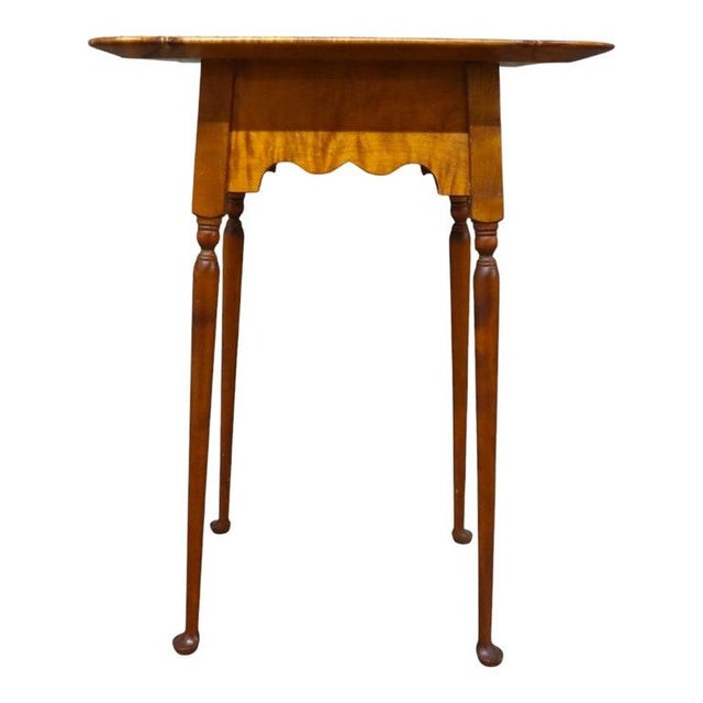 Pair of 20th-century River Bend Ltd. Federal-style stands in tiger maple, with butterfly-shaped tops, scalloped aprons,...