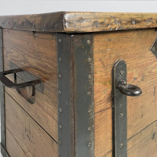 Italian Chest in Wood and Metal, 1930s For Sale - Image 15 of 18