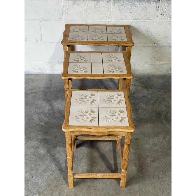 Mid 20th Century Oak Ceramic Tile-Top Nesting Tables Set of 3 Floral Spindle Legs Traditional Vintage For Sale - Image 5 of 11