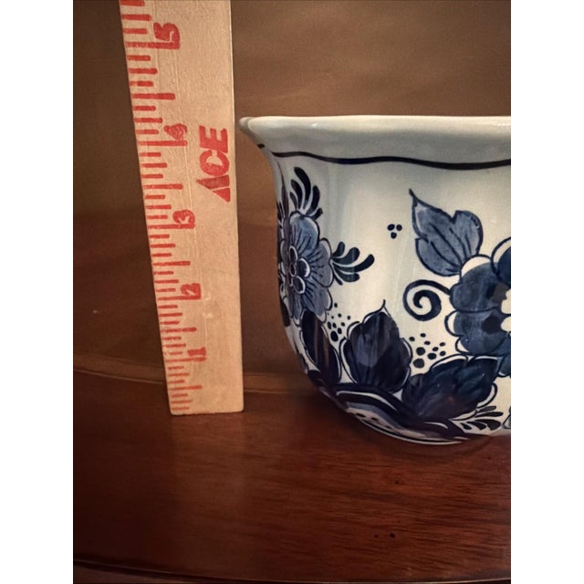 1950s 1950s Royal Goedewaagen "Blue Delft" Handwork Vase 4.25"H x 5 5/8"W Holland - 1922/18 For Sale - Image 5 of 8