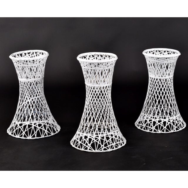 Lee L. Woodard & Sons Set of 5 Russell Woodard Spun Fiberglass White Plant Stand Garden Planters For Sale - Image 4 of 12