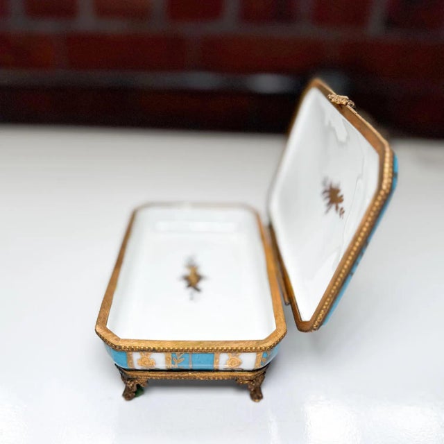 1980s Hand-Painted Limoges Porcelain Trinket Box: Turquoise & Gold Jewelry Casket For Sale - Image 4 of 5