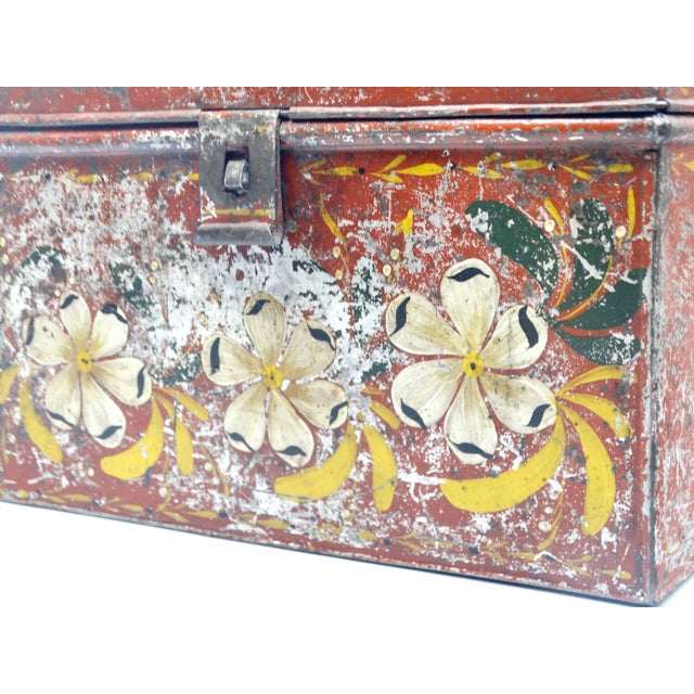 19th-Century American Hand Painted Tole Box For Sale - Image 12 of 15