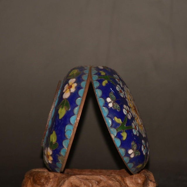 Metal Vintage Chinese Cloisonné Enamel Floral Round Trinket Box - Blue Ground With Peony & Butterflies For Sale - Image 7 of 9