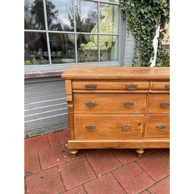 19th Century English Late Victorian Pine Dresser, C. 1890s – Six Drawers, Turned Feet For Sale - Image 5 of 11
