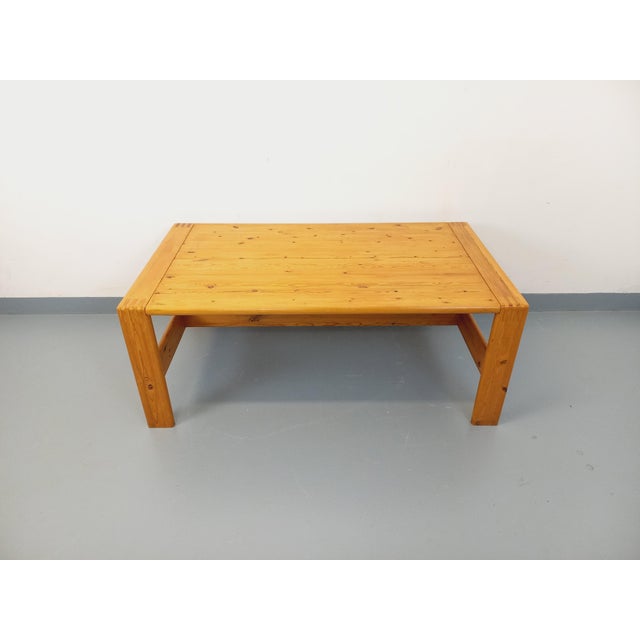 Large vintage coffee table from the 1970s/80s, made of solid pine, rectangular top, beautifully crafted joinery, good...