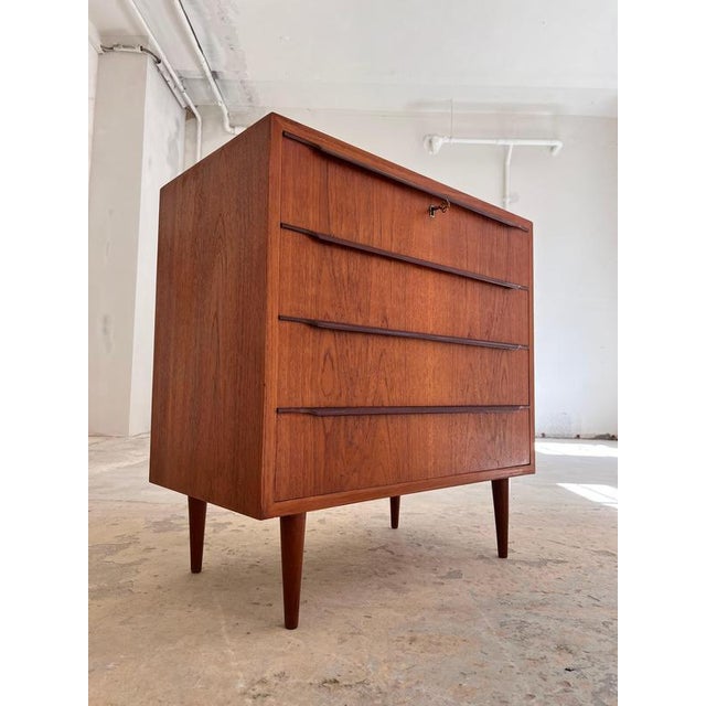 Teak Chest of Drawers with Continuous Handles and Lock, Denmark, 1960s For Sale - Image 9 of 11
