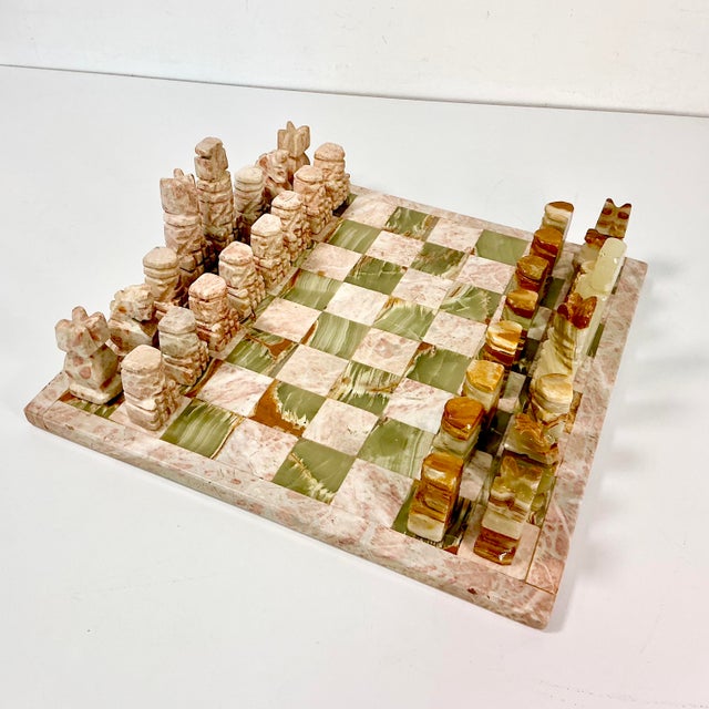 1970s Vintage Italian Mediterranean Hand Carved Pink Marble & Sage Onyx Chess Set - 33 Pieces For Sale - Image 10 of 16