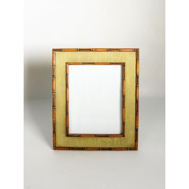 The photo is not included. Elegant French photo frame dating from the 1940s, combining a warm-toned faux-bamboo wooden...
