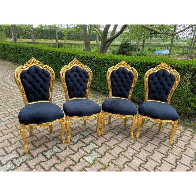 This dramatic 1970s Italian Baroque / Rococo Revival dining set combines sculptural giltwood craftsmanship with a polished...