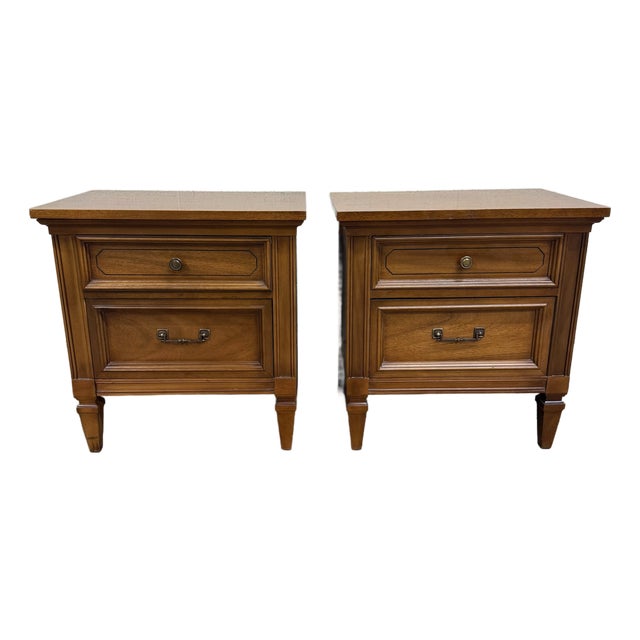 Vintage Dixie Furniture Mid Century Traditional Neoclassical Nightstands - Pair For Sale