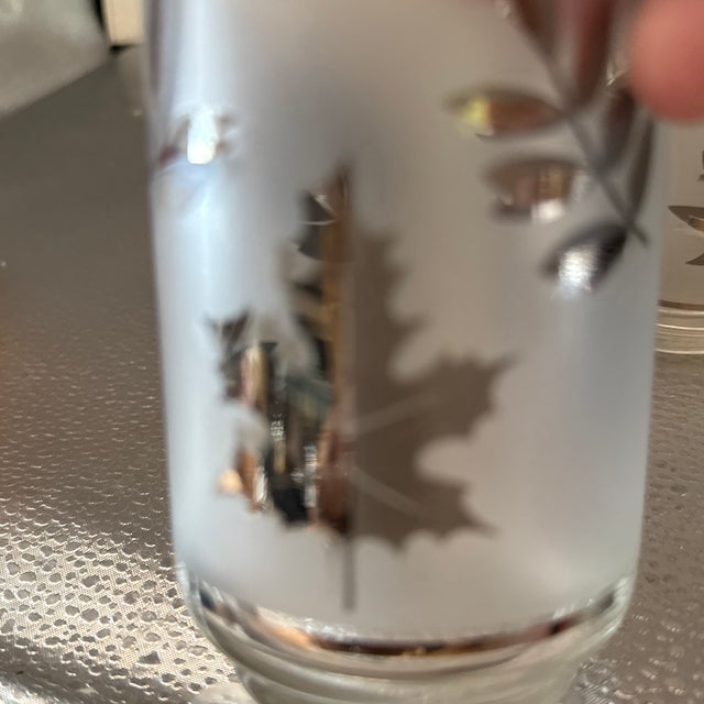 Vintage Mid Century Modern Libbey Frosted Gorgeous Glass Silver Leaf Set of 4 Glass Tumblers For Sale - Image 10 of 11