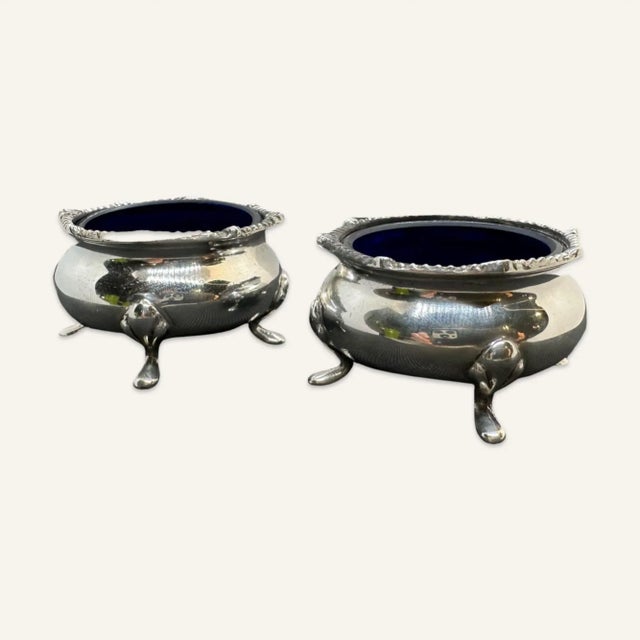 Traditional Pair of Late 19th Century Sterling Silver Salt Cellars With Cobalt Liners For Sale - Image 3 of 5
