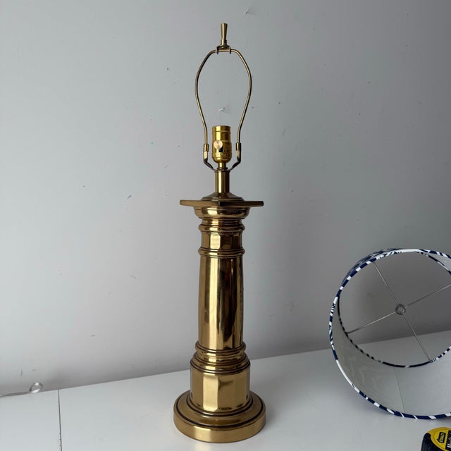 Hollywood Regency Late 20th Century Nautical Brass Column Table Lamp For Sale - Image 3 of 10