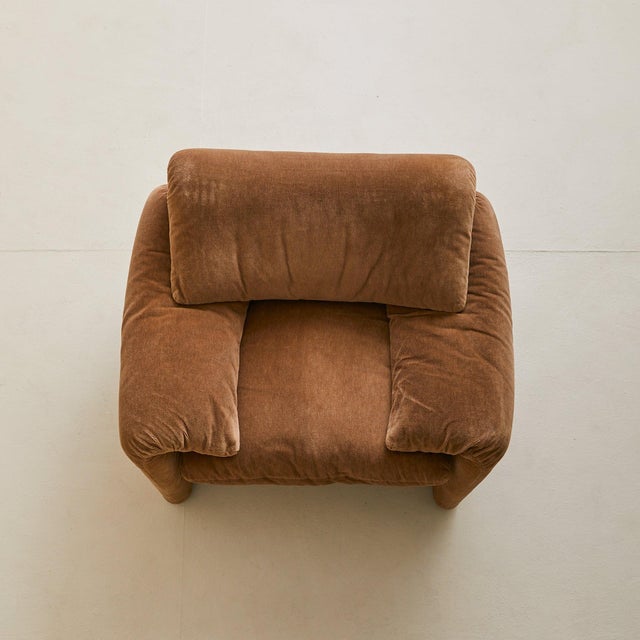 Textile Italian Maralunga Brown Velvet Armchair by Vico Magistretti for Cassina, 1970s For Sale - Image 7 of 10