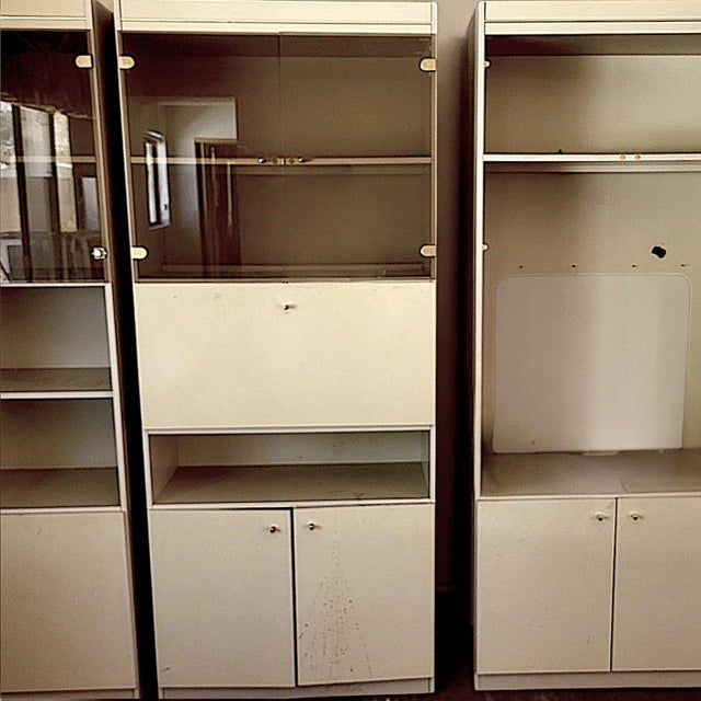 Mid-Century Modern Cream Laminate and Smoked Glass Three-Section Freestanding Wall Unit - 3 Piece Set For Sale In Palm Springs - Image 6 of 13