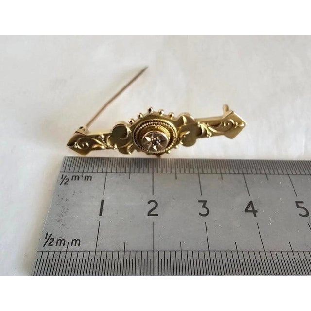 A fine Edwardian 15ct yellow gold bar brooch dating to 1903, beautifully crafted with delicate filigree wirework and...