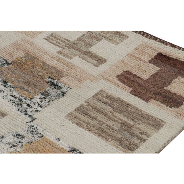 Rug & Kilim’s Geometric Moroccan Style Rug in Beige-Brown and Gray For Sale In New York - Image 6 of 7