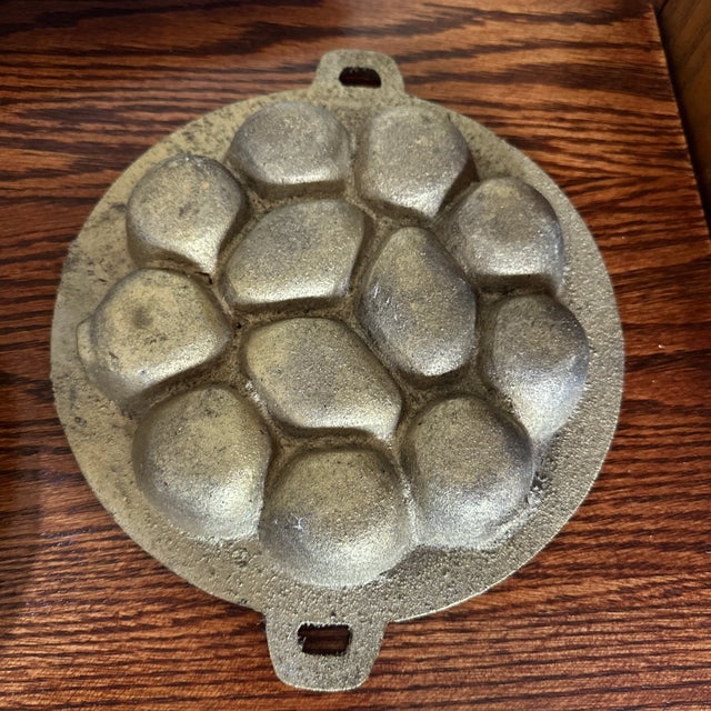 Metal 1980s Kuih Bahulu Mold Brass Vintage Kueh Baulu Mold Kitchen Decor For Sale - Image 7 of 9