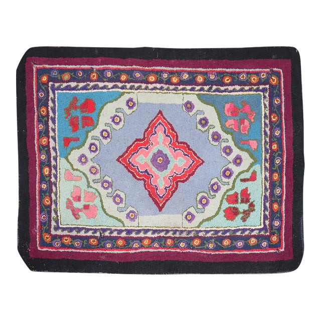 Early 20th Century American Hooked Rug - 2'6" x 3'3" For Sale