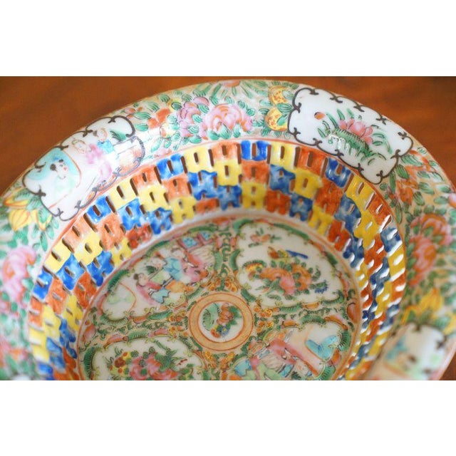 Chinese Canton Famille Rose Reticulated Basket Bowl With Floral and Figural Decoration For Sale - Image 11 of 12