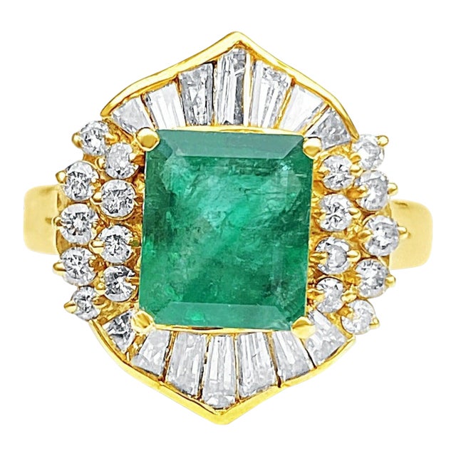 1.62 Carat Vintage Colombian Emerald and Baguette Cut Diamond Ring in 18k yellow For Sale