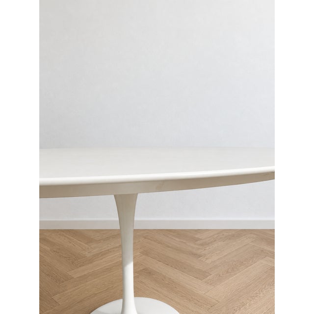 This round dining table is inspired by the iconic Tulip model designed by Eero Saarinen in 1957. Although it doesn't bear...