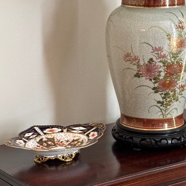 Japanese 1906 English Royal Crown Derby Traditional Imari Footed Dish For Sale - Image 3 of 17
