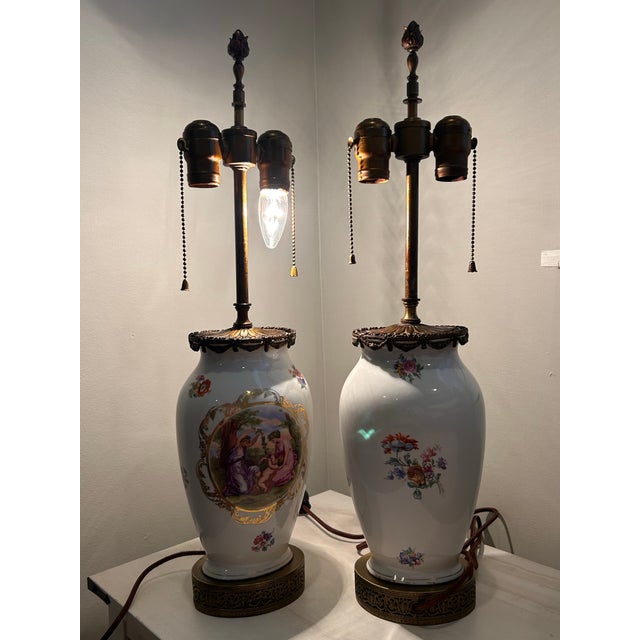 1930s Vintage French Style Porcelain Urn Lamps With Gilt Ormolu Mounts – Neoclassical - a Pair For Sale - Image 5 of 10