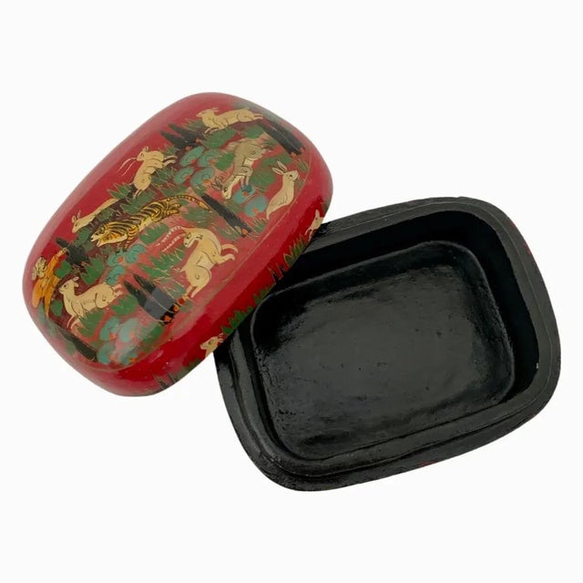 Ruby Red Vintage Hunter Tiger Kashmir Trinket Domed Box India Paper Mache Lacquer For Sale - Image 8 of 11