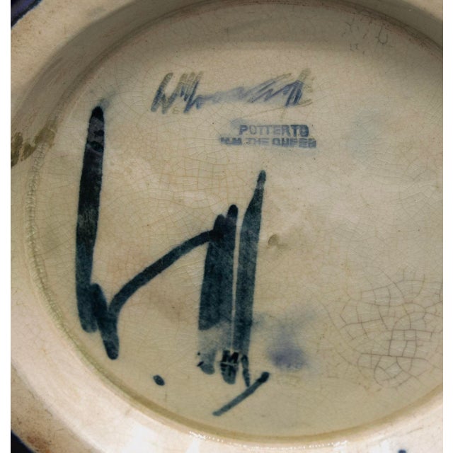 Late 20th Century Moorcroft Pottery Vase - Royal Warrant - Potter to the Queen - 9 1/2" For Sale - Image 5 of 5