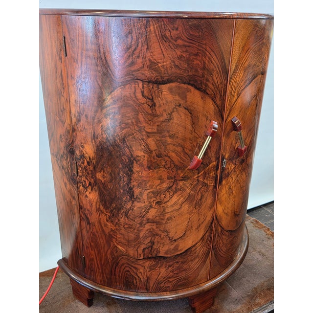 Auburn 1930s Art Deco Cocktail Bar Cabinet Burl Walnut Birdseye Maple Interior Turnidge Company For Sale - Image 8 of 15