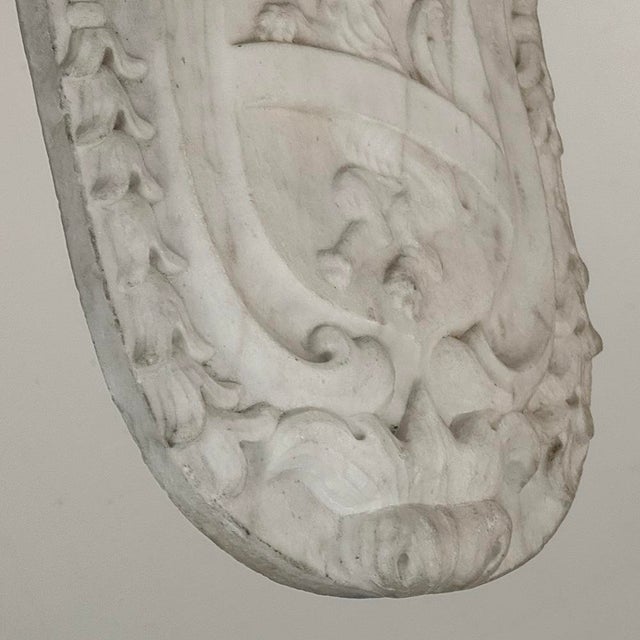 17th Century French Carrara Marble Heraldic Lion Crest With Cherub For Sale - Image 11 of 16