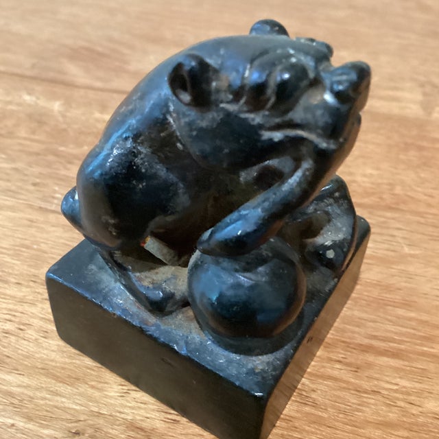 Early 20th Century Chinese Sculpture of a Guardian Foo Fu Dog Lion With Ball in Black For Sale - Image 12 of 12