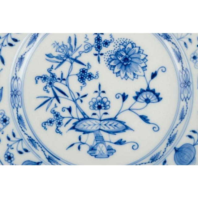 Ceramic Blue Onion Pattern Dinner Plates in Porcelain, Meissen, Germany, Set of 3 For Sale - Image 7 of 9
