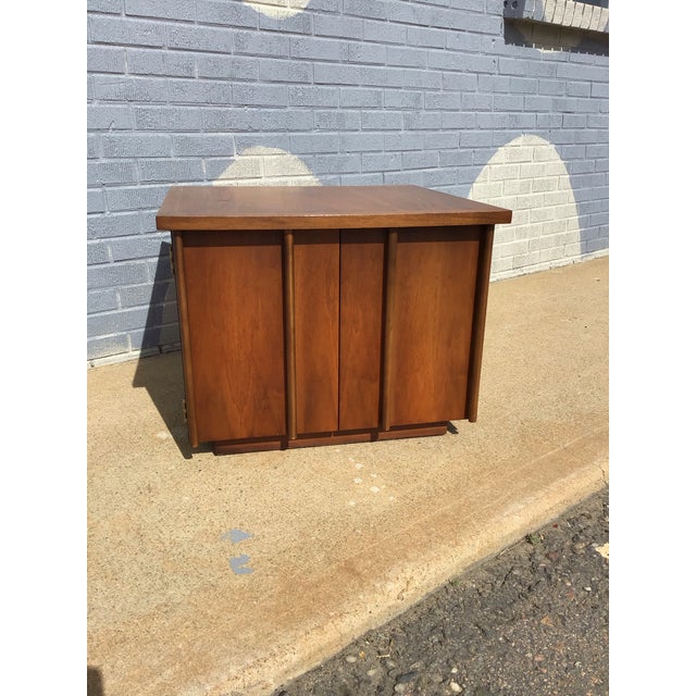 Classic mid-century modern square side table by Lane Furniture, showcasing the brand’s signature craftsmanship and clean...