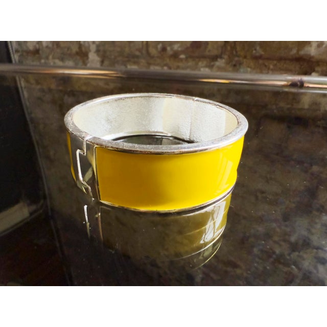Contemporary Vintage Lemon Yellow Enameled Metal Hinged Bangle Bracelet For Sale - Image 3 of 10