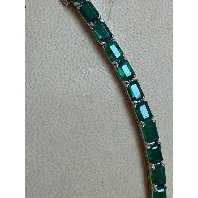 2020s 25 Ct Natural Emerald Cut Emerald Cocktail Tennis Bracelet 14 Kt White Gold 7.5" For Sale - Image 5 of 8