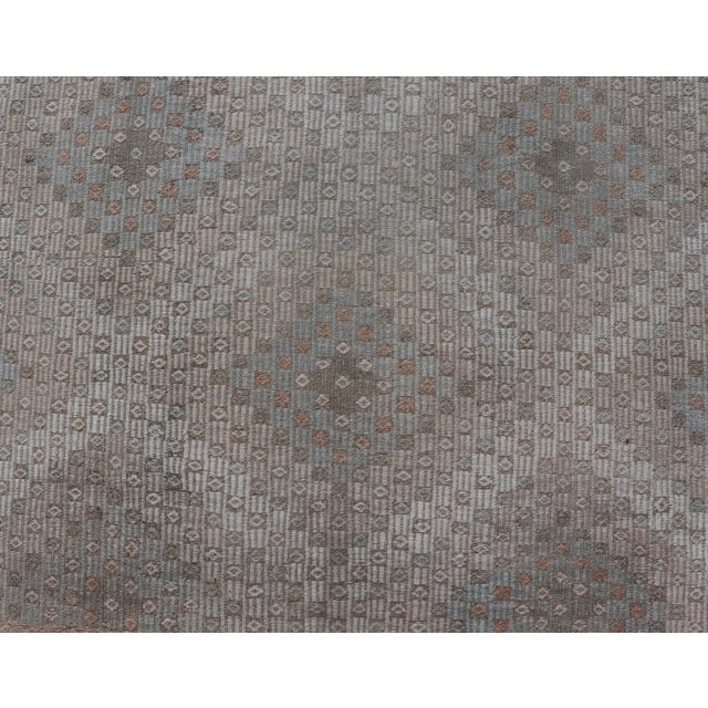Light Gray All-Over Geometric Design Vintage Turkish Kilim Flat Weave Rug in Neutral Tones For Sale - Image 8 of 13